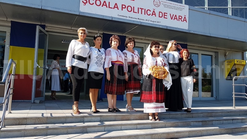 sa fiti mandre ca sunteti social democrate a transmis viorica dancila parada costumelor populare si expozitia