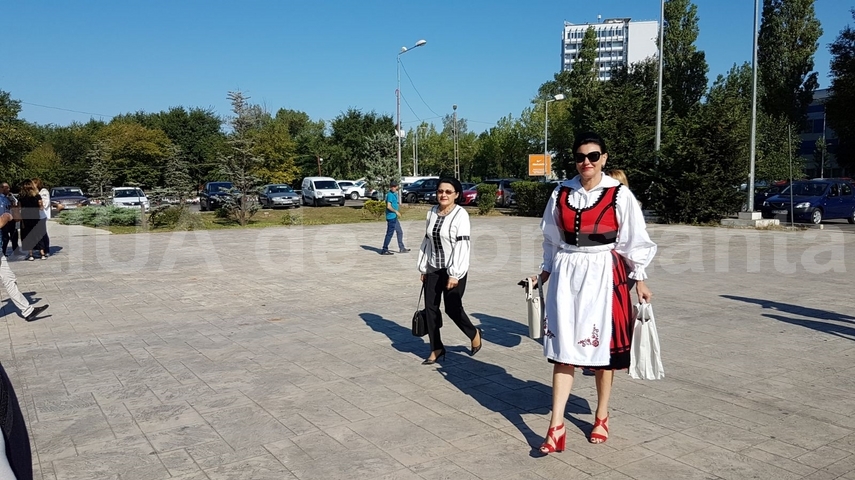 sa fiti mandre ca sunteti social democrate a transmis viorica dancila parada costumelor populare si expozitia