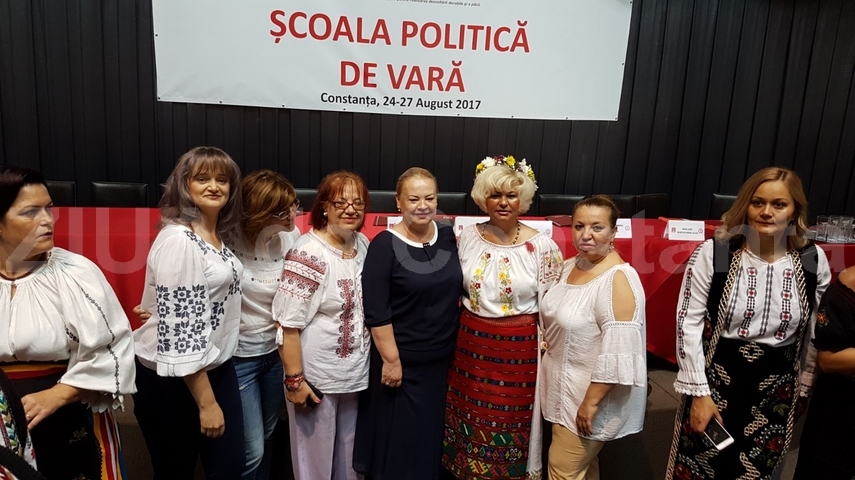 sa fiti mandre ca sunteti social democrate a transmis viorica dancila parada costumelor populare si expozitia