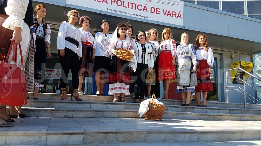 sa fiti mandre ca sunteti social democrate a transmis viorica dancila parada costumelor populare si expozitia