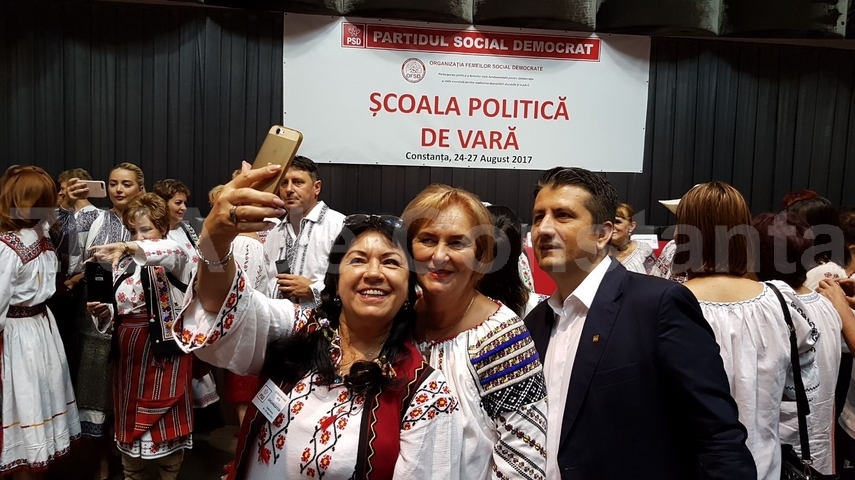 sa fiti mandre ca sunteti social democrate a transmis viorica dancila parada costumelor populare si expozitia