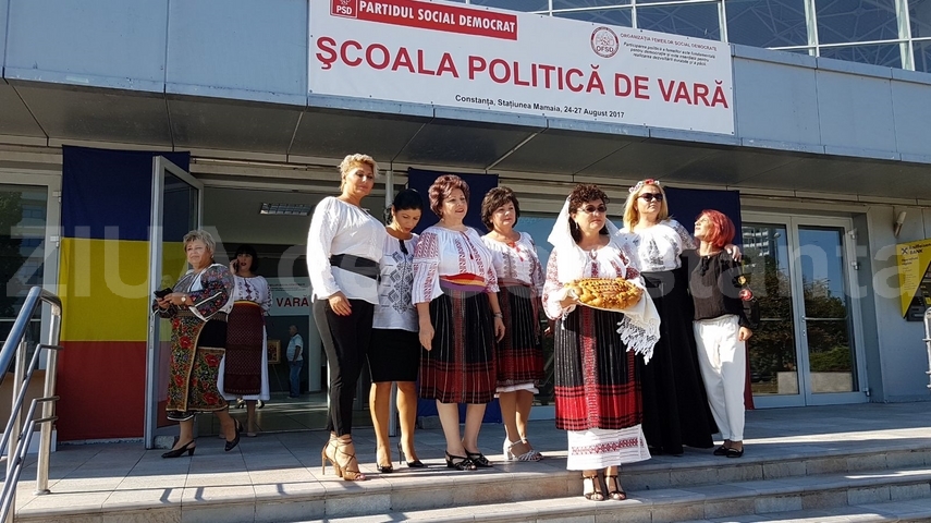 sa fiti mandre ca sunteti social democrate a transmis viorica dancila parada costumelor populare si expozitia