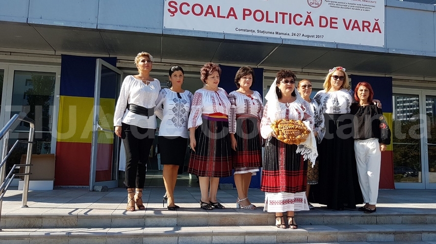 sa fiti mandre ca sunteti social democrate a transmis viorica dancila parada costumelor populare si expozitia