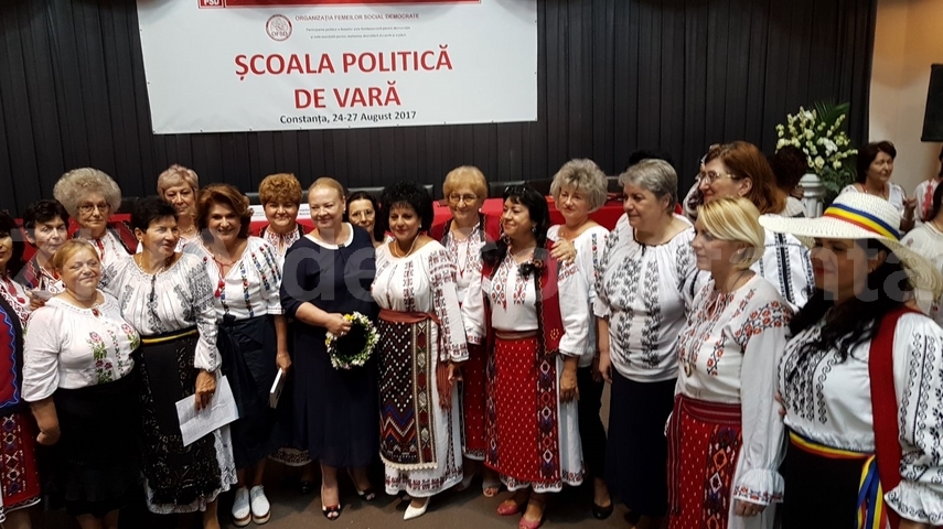 sa fiti mandre ca sunteti social democrate a transmis viorica dancila parada costumelor populare si expozitia