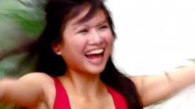 Funny video Fata sărută pe baiatul greşit 