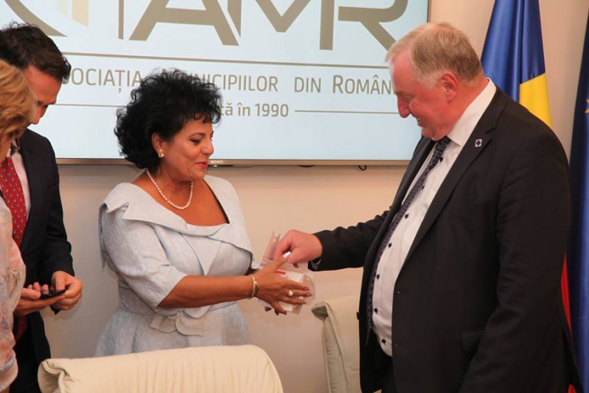 primarul comunei cumpana mariana gaju a participat la o intalnire cu membrii delegatiei romaniei la cor