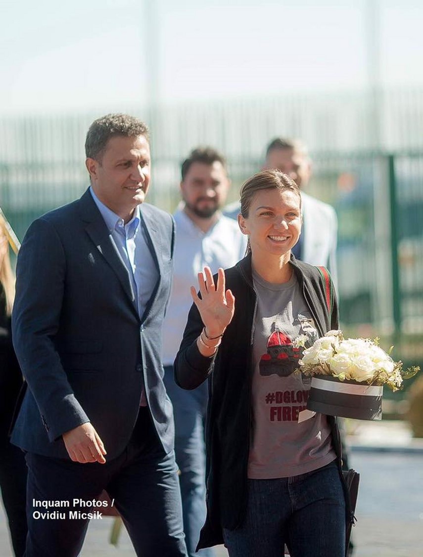 simona halep a revenit acasa de ieri e numarul unu in lume ma bucur ca aceasta zi va ramane in istorie