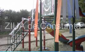 Constanța. Copiii fac lucruri trăsnite Au împodobit ”de măritat” un loc de joacă 