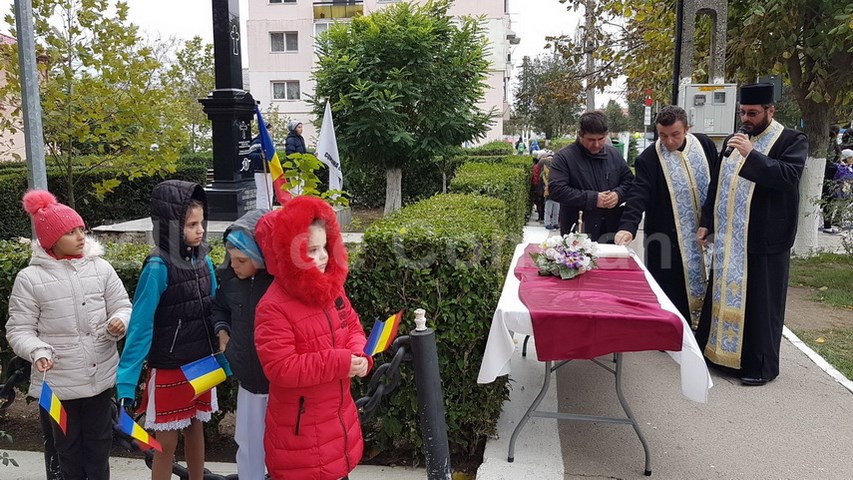 ziua armatei marcata solemn la cumpana urez militarilor respect cinste demnitate credinta in apararea