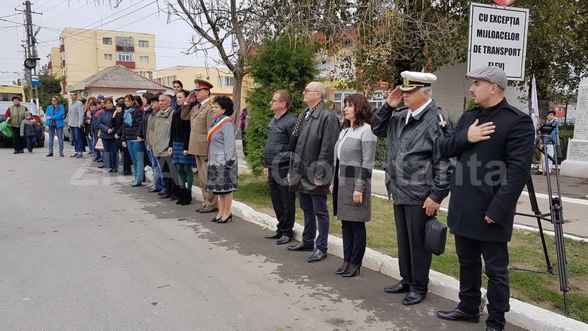 ziua armatei marcata solemn la cumpana urez militarilor respect cinste demnitate credinta in apararea