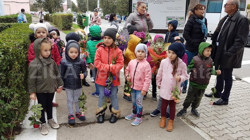 ziua armatei marcata solemn la cumpana urez militarilor respect cinste demnitate credinta in apararea