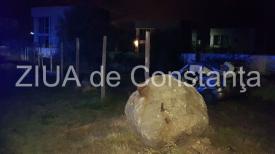 Imagini de la eveniment Accident între Eforie Nord și Eforie Sud. Victima este o femeie. Mașina este făcută praf (galerie foto+video)       