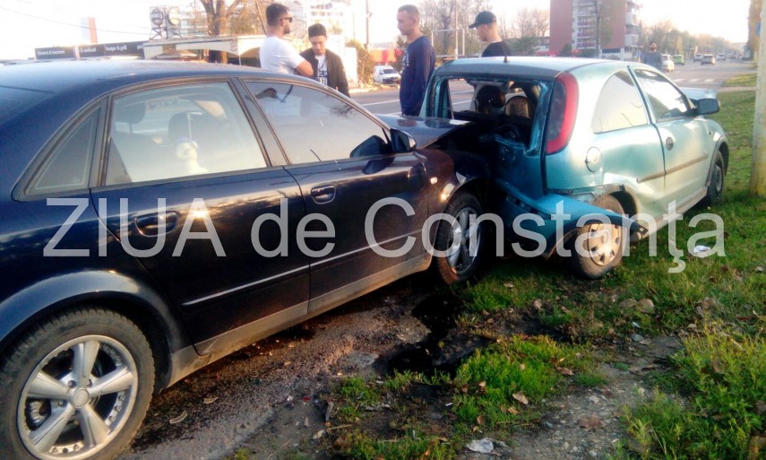 carambol in statiunea mamaia trei masini avariate serios un bolid a intrat intr un copac galerie foto