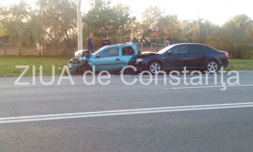 carambol in statiunea mamaia trei masini avariate serios un bolid a intrat intr un copac galerie foto
