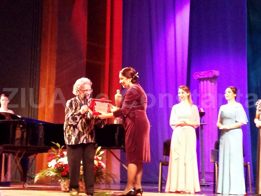 imagini de la eveniment diplome de excelenta pentru sopranele gabriela tiganasu popescu si iacobina vlad
