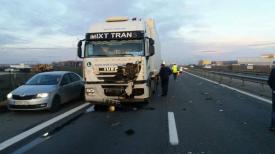 Accident grav pe autostrada Bucureşti – Piteşti.  Trei persoane, rănite  (galerie foto) 