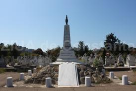 #scrieDobrogea Urmele holerei și ale războiului la Constanța, într-un monument „păzit“ de cocoșul galic (galerie foto)  