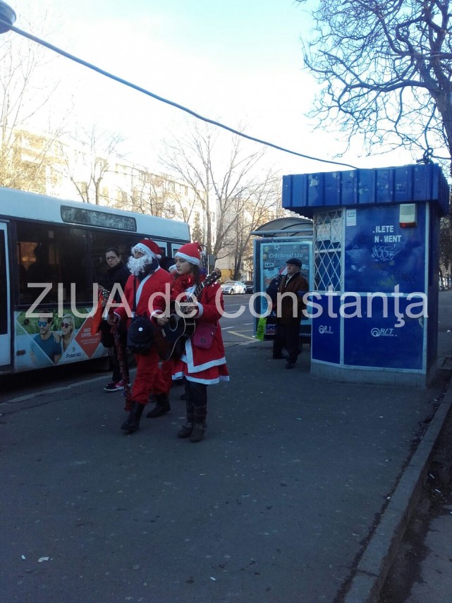 mos craciun si ajutoarele lui au fost vazuti in constanta 646378
