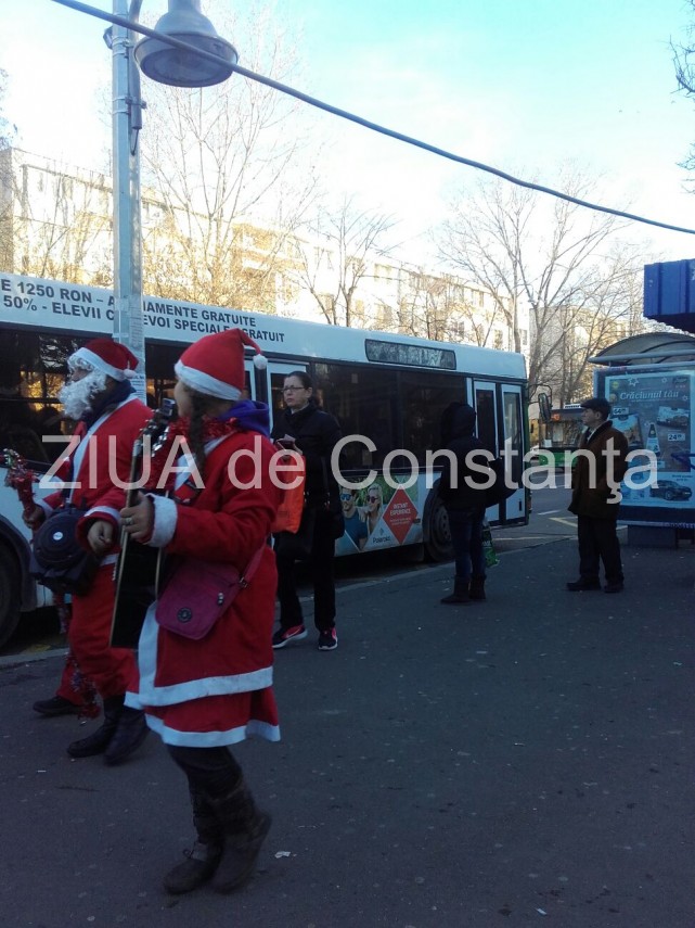 mos craciun si ajutoarele lui au fost vazuti in constanta 646378