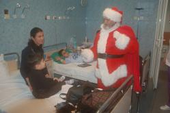 Fă o faptă bună! Fii miracolul! Bucurii şi zâmbete, aduse celor sărmani de Asociaţia „Suflete Deschise“. Cine va fi Moş Crăciun