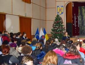 Moş Crăciun vine la Cumpăna cu daruri pentru copii, profesori şi bătrâni (galerie foto)