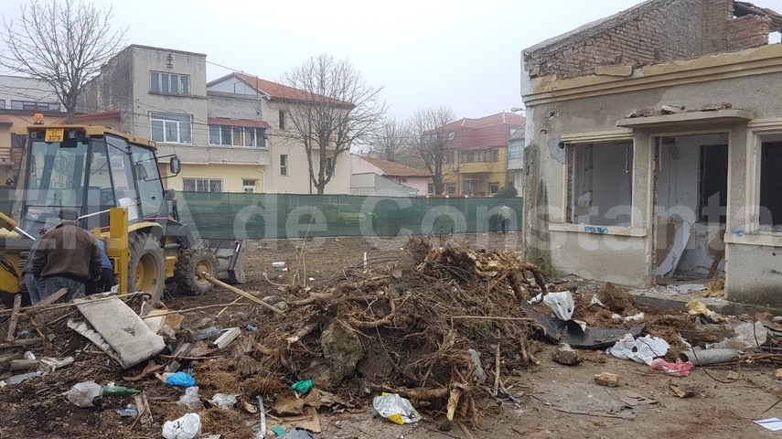 santier pe strada tudor vladimirescu au inceput lucrarile de demolare a unui imobil galerie foto video