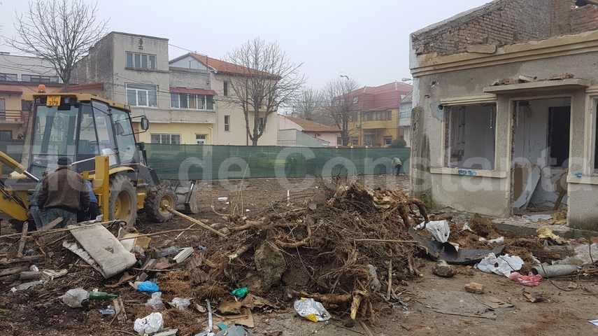 santier pe strada tudor vladimirescu au inceput lucrarile de demolare a unui imobil galerie foto video