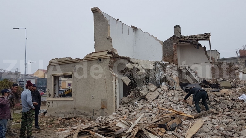 santier pe strada tudor vladimirescu au inceput lucrarile de demolare a unui imobil galerie foto video