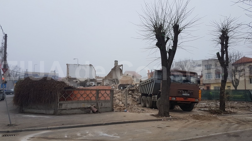 santier pe strada tudor vladimirescu au inceput lucrarile de demolare a unui imobil galerie foto video