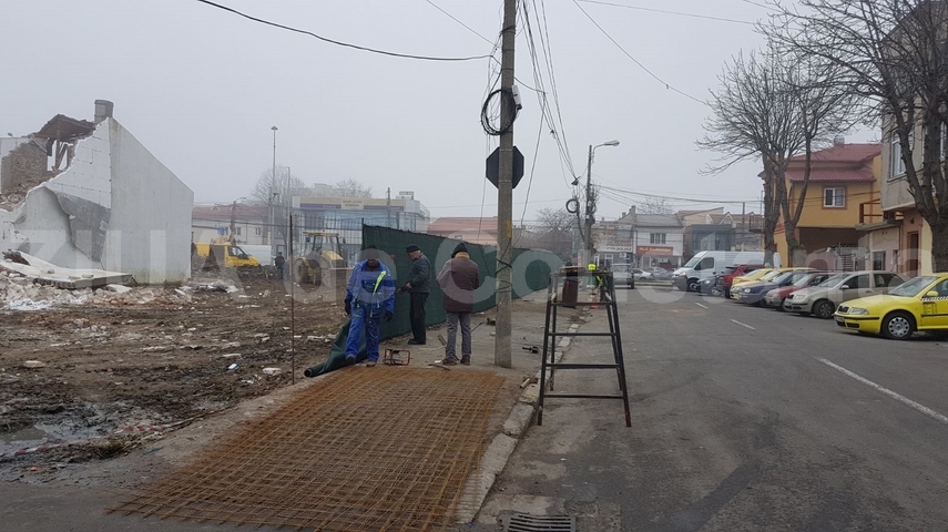 santier pe strada tudor vladimirescu au inceput lucrarile de demolare a unui imobil galerie foto video