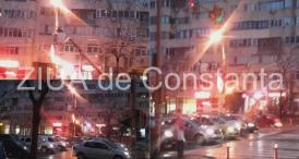 La Constanța a fost demarată operațiunea de strângere a ornamentelor stradale amplasate pentru Sărbătorile de Iarnă (galerie foto)