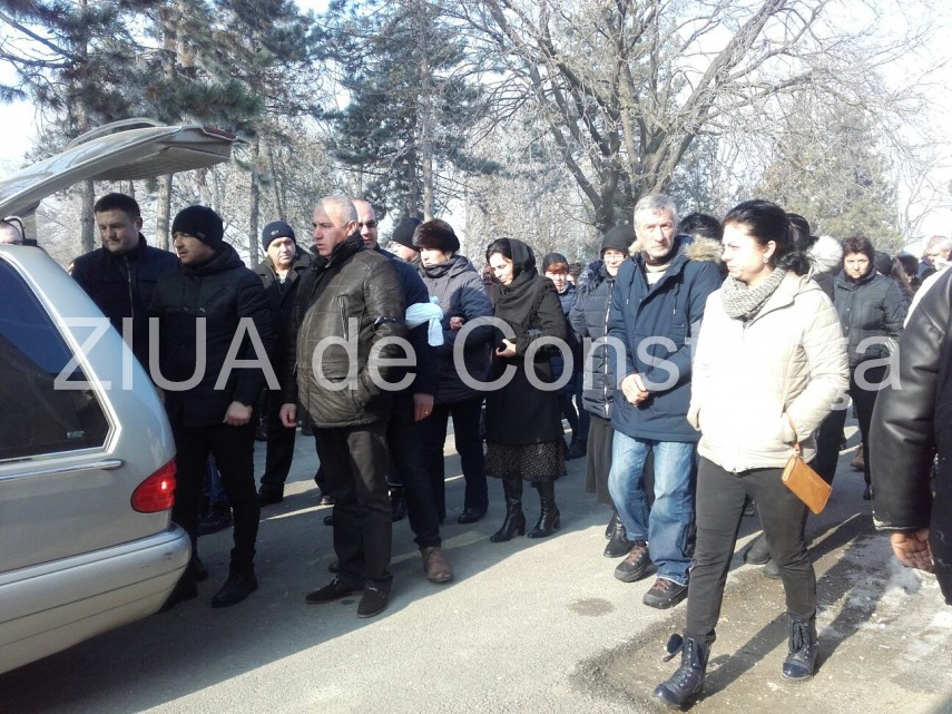 imagini de la eveniment live text teodora care a decedat saptamana trecuta dupa ce a nascut la o clinica