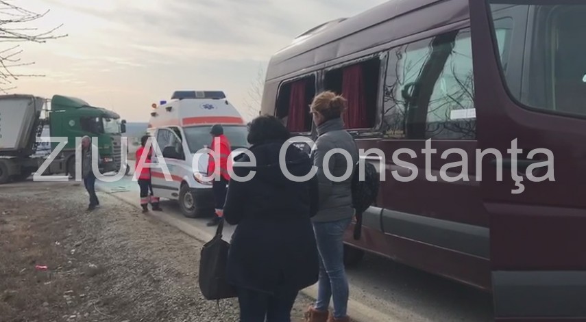 microbuz cu 15 pasageri implicat intr un accident rutier in localitatea mihai viteazu din judetul constanta