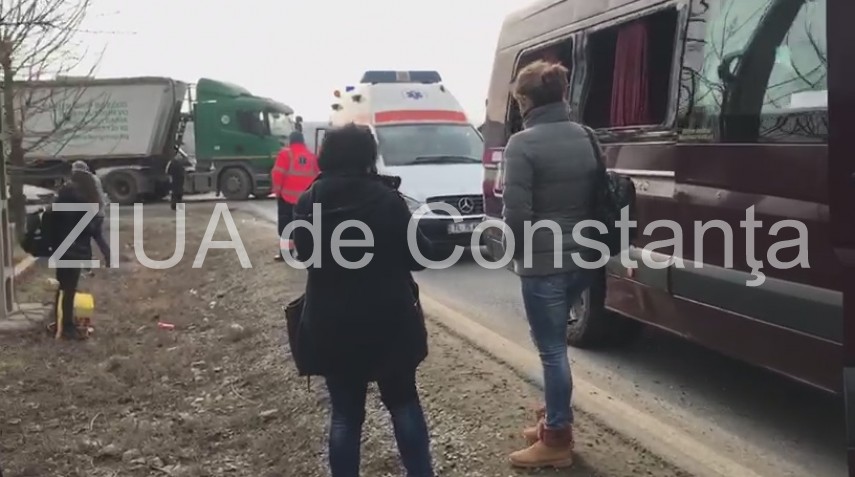 microbuz cu 15 pasageri implicat intr un accident rutier in localitatea mihai viteazu din judetul constanta