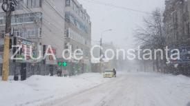 București. 12 maşini pentru topit zăpada acţionează în Capitală 