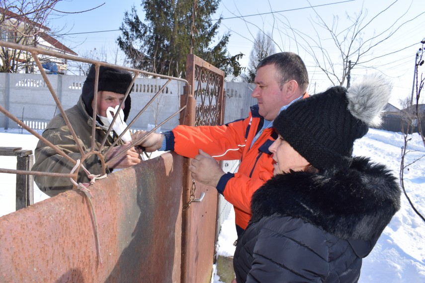 actiune de voluntariat la cumpana ce le a transmis primarul mariana gaju locuitorilor comunei galerie