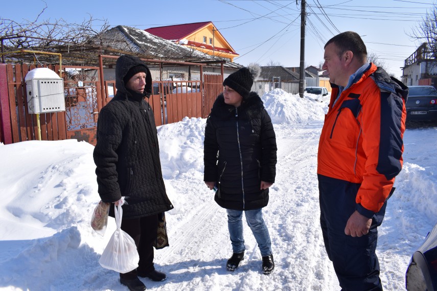 actiune de voluntariat la cumpana ce le a transmis primarul mariana gaju locuitorilor comunei galerie