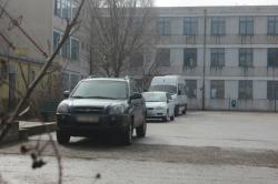 „De ce să meargă părintele cu BMW 200 de paşi, când poate să intre până în clasă?“ - galerie foto  