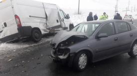 Accident rutier pe DN2A în apropiere de Hârșova. O autoutilitară a derapat. O persoană a fost rănită (galerie foto)