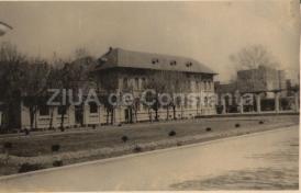 #citeșteDobrogea Liceul „Mircea cel Bătrân“, transformat în spital de chirurgie. Lucrări din Biblioteca Virtuală ZIUA de Constanța 