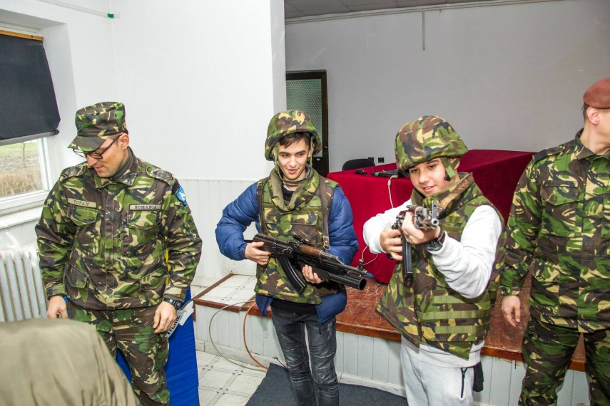 militarii de la batalionul 341 infanterie constanta vizitati de elevi in cadrul proiectului scoala altfel militarii de la batalionul 341 infanterie constanta vizitati de elevi in cadrul proiectului scoala altfel