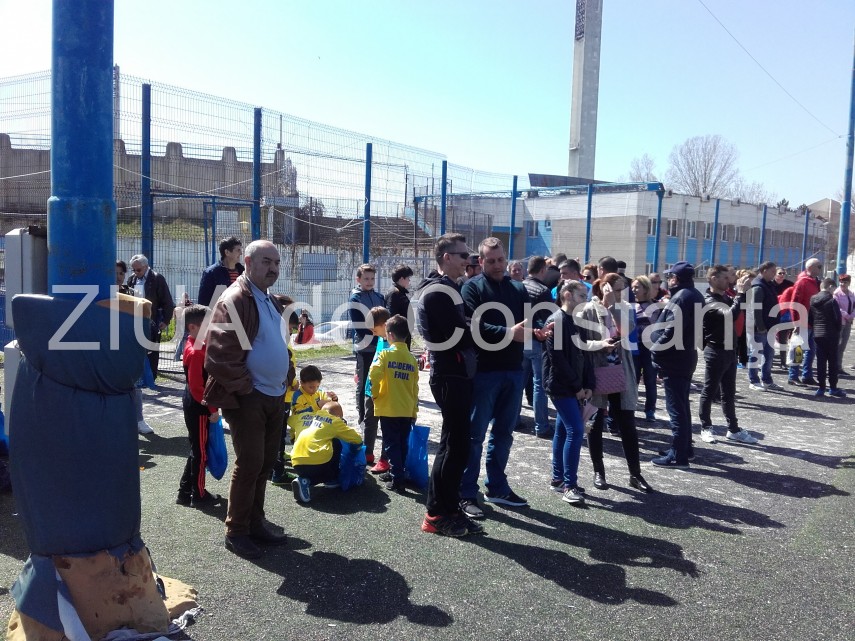 copiii academiei de fotbal farul constanta au primit cadouri cu ocazia sarbatorilor pascale 655765