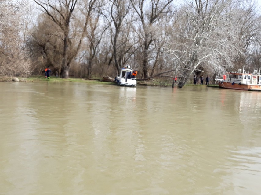 judetul tulcea echipa de scafandri eod actioneaza pe bratul chilia pentru cercetarea si neutralizarea