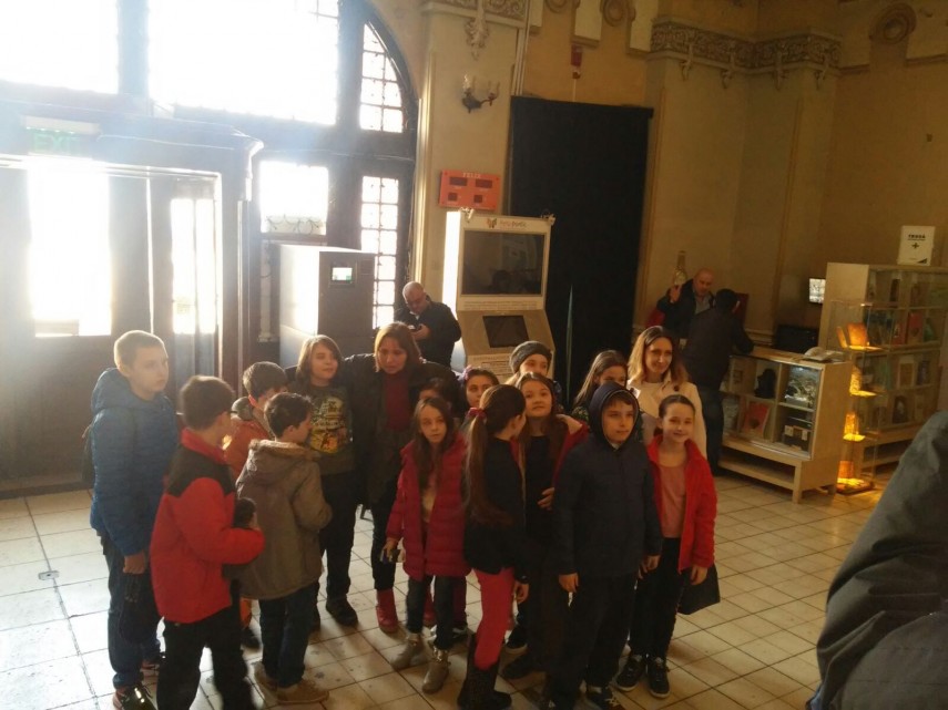 scoala altfel bucuria copiilor de a asculta povestile istoriei sau bucuria mea de a fi copil intre copii