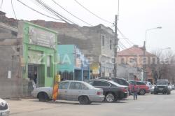 Imagini de la faţa locului. Vulcanizările din Constanţa şi-au mutat activitatea în stradă. Pietonii, în pericol (galerie foto) 