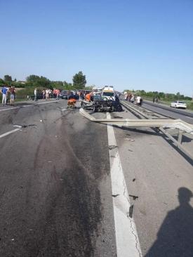 UPDATE. Accident rutier grav pe Autostrada Pitești-București. O motocicletă și un autoturism implicate. Traficul este blocat pe ambele sensuri  (galerie foto)    