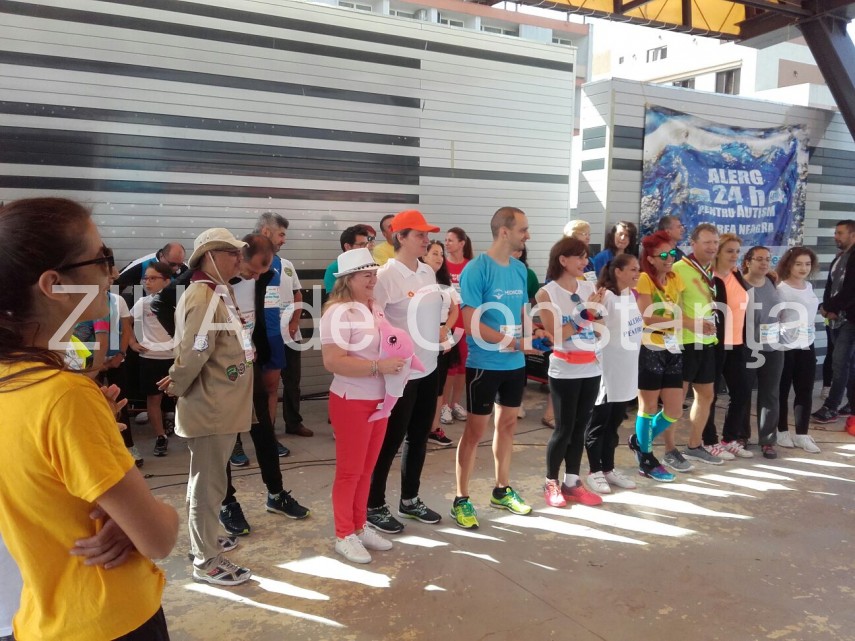imagini de la eveniment 2 000 de persoane participa la ultramaratonul de 24 de ore pe nisip de la mamaia