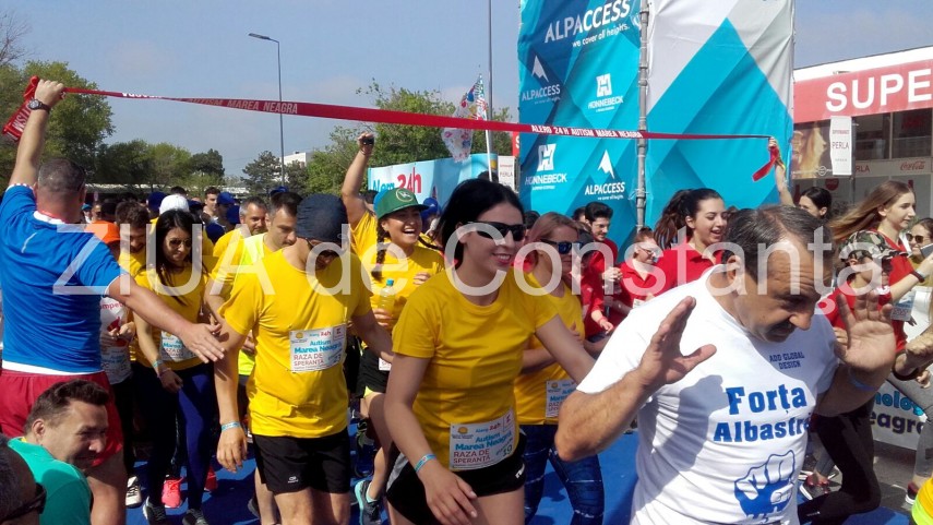 imagini de la eveniment 2 000 de persoane participa la ultramaratonul de 24 de ore pe nisip de la mamaia