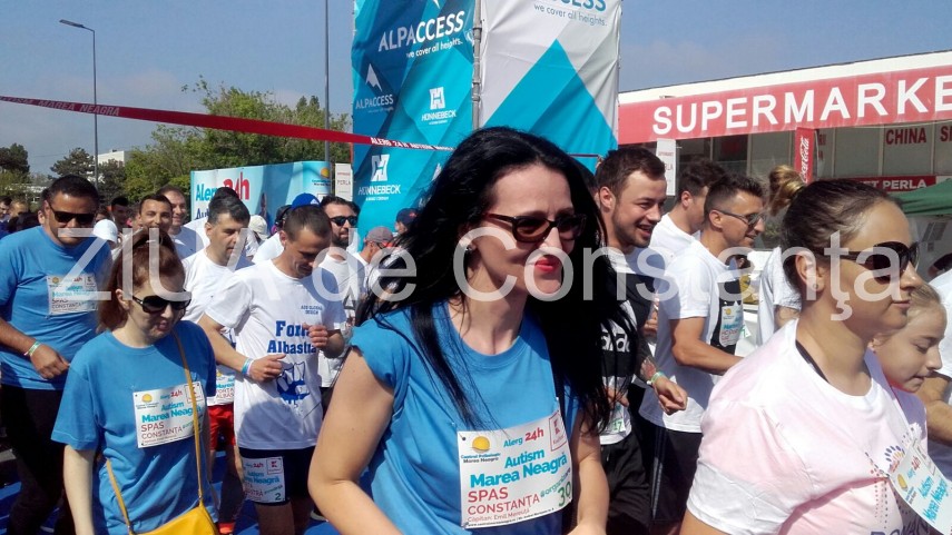 imagini de la eveniment 2 000 de persoane participa la ultramaratonul de 24 de ore pe nisip de la mamaia