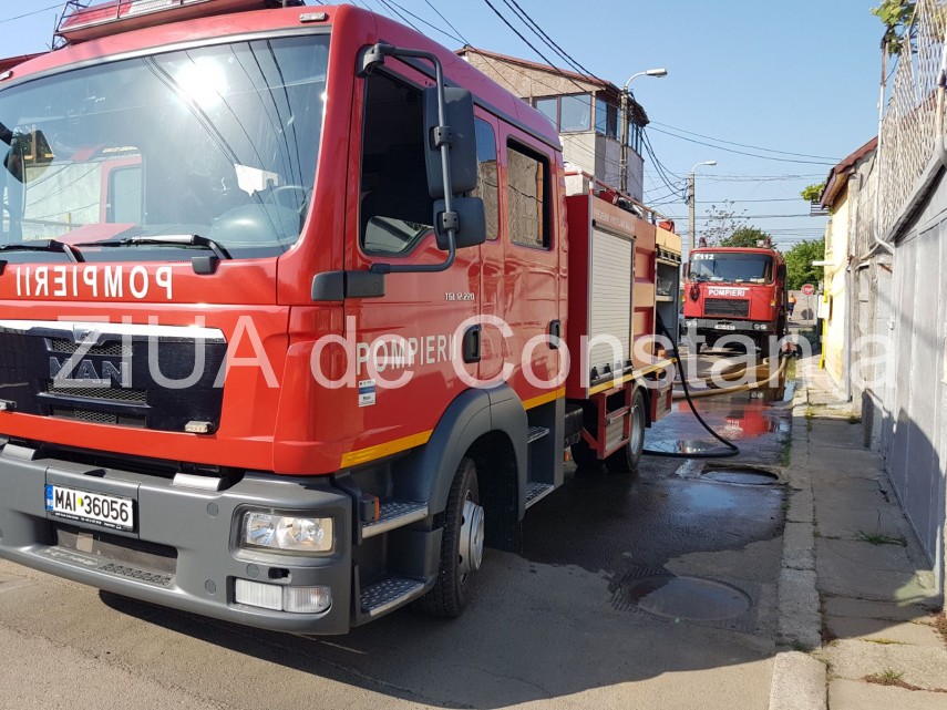 alerta la pompieri arde o casa pe strada democratiei din municipiul constanta video 658165